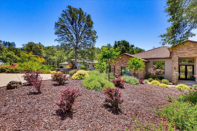 13056 Austin Forest Cir, Auburn, CA 95602