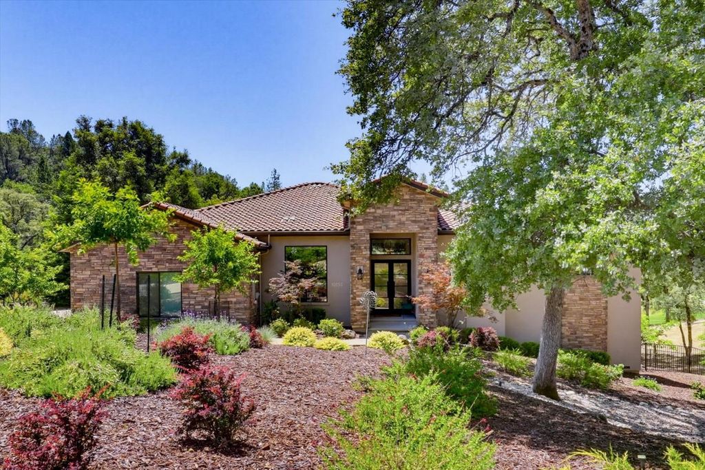 13056 Austin Forest Cir, Auburn, CA 95602