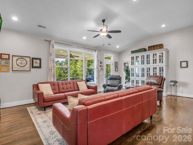 718 Tinsberry Lane, Inman, SC 29349