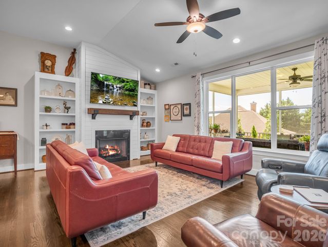 718 Tinsberry Lane, Inman, SC 29349