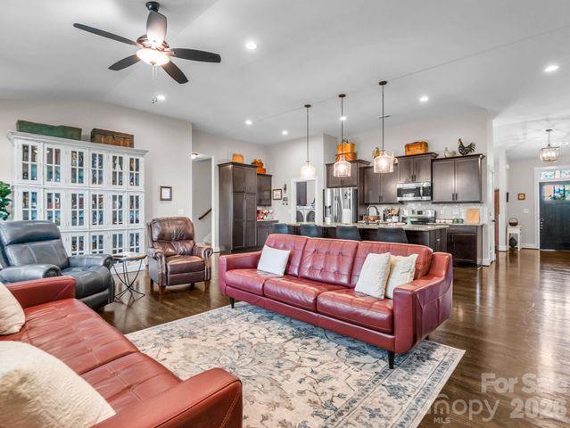 718 Tinsberry Lane, Inman, SC 29349