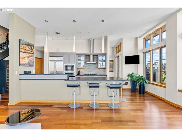 1030 Nw JOHNSON St 611, Portland, OR 97209