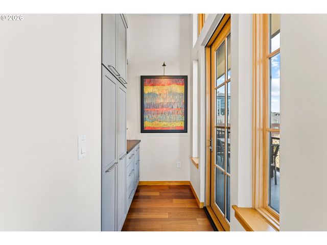 1030 Nw JOHNSON St 611, Portland, OR 97209