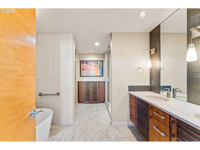 1030 Nw JOHNSON St 611, Portland, OR 97209