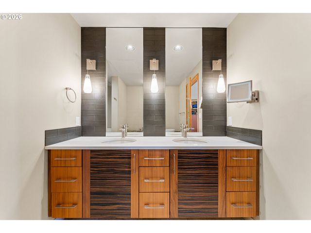 1030 Nw JOHNSON St 611, Portland, OR 97209