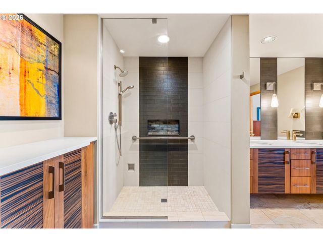 1030 Nw JOHNSON St 611, Portland, OR 97209