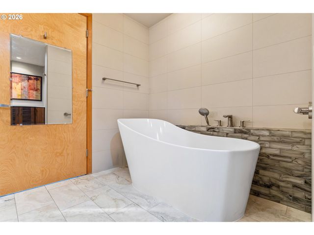 1030 Nw JOHNSON St 611, Portland, OR 97209