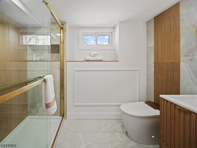 22 Radburn Rd, Fair Lawn Boro, NJ 07410