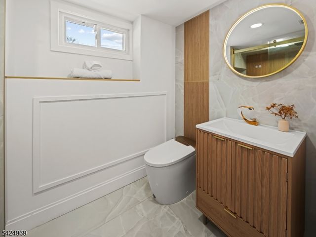 22 Radburn Rd, Fair Lawn Boro, NJ 07410