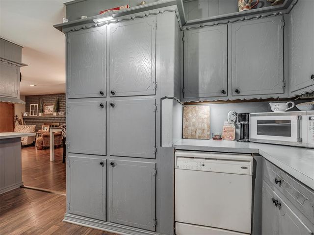 525 Brookside Terrace, Moore, OK 73160