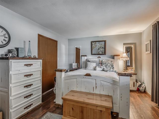 525 Brookside Terrace, Moore, OK 73160