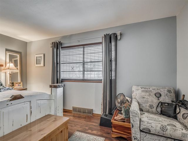 525 Brookside Terrace, Moore, OK 73160