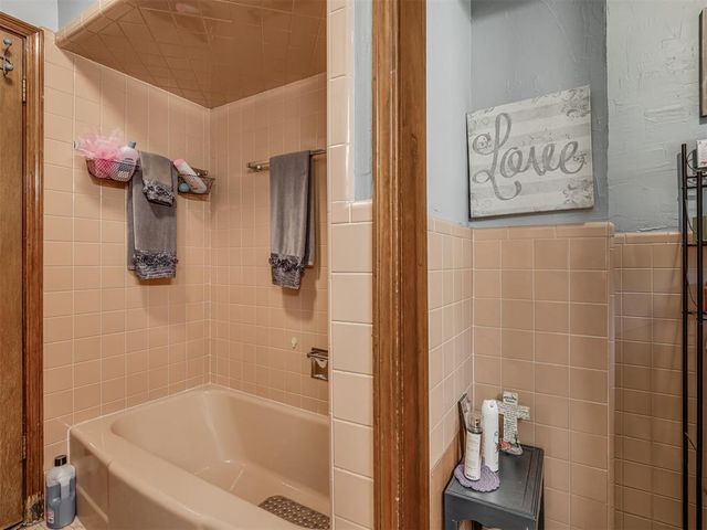 525 Brookside Terrace, Moore, OK 73160