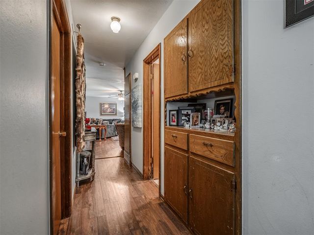 525 Brookside Terrace, Moore, OK 73160