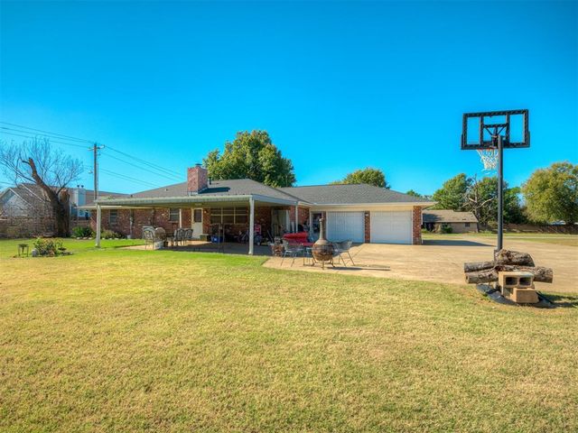 525 Brookside Terrace, Moore, OK 73160