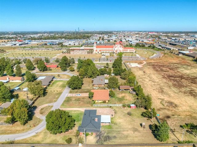 525 Brookside Terrace, Moore, OK 73160