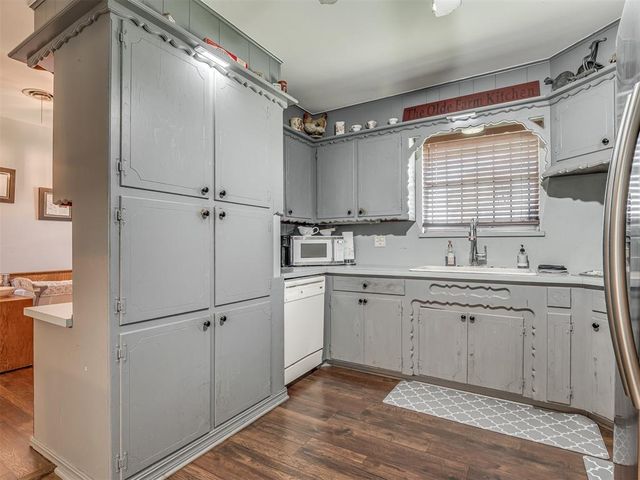 525 Brookside Terrace, Moore, OK 73160