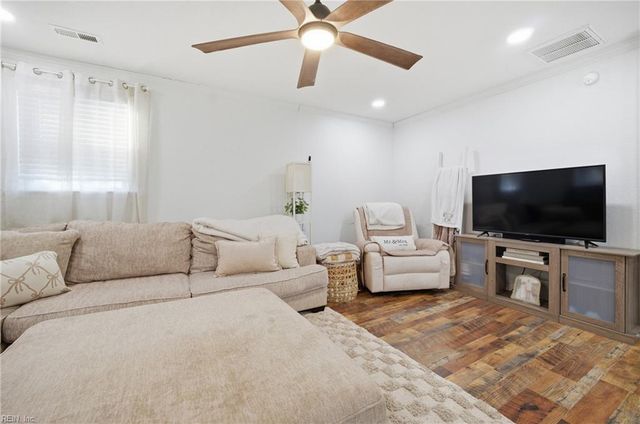 1109 Fentress RD, Chesapeake, VA 23322