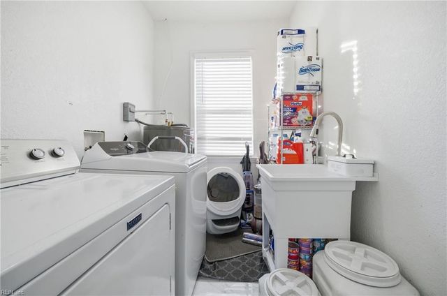 1109 Fentress RD, Chesapeake, VA 23322