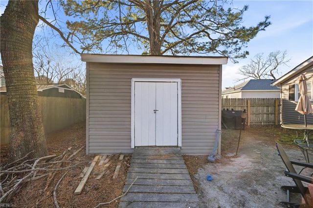 1109 Fentress RD, Chesapeake, VA 23322