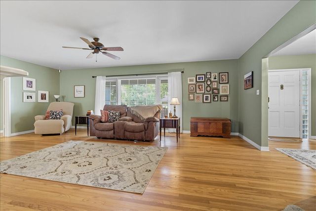 861 E Sycamore Avenue, Tulare, CA 93274