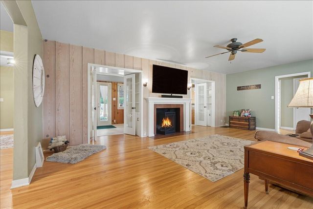 861 E Sycamore Avenue, Tulare, CA 93274