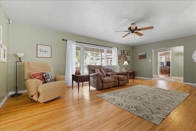 861 E Sycamore Avenue, Tulare, CA 93274