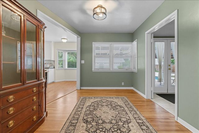 861 E Sycamore Avenue, Tulare, CA 93274