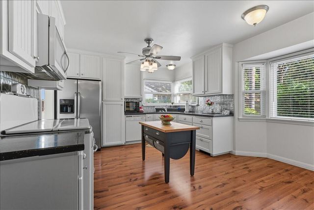 861 E Sycamore Avenue, Tulare, CA 93274