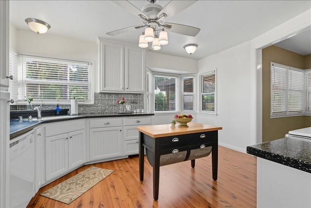 861 E Sycamore Avenue, Tulare, CA 93274