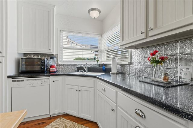 861 E Sycamore Avenue, Tulare, CA 93274