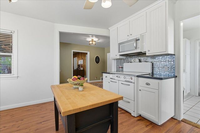 861 E Sycamore Avenue, Tulare, CA 93274