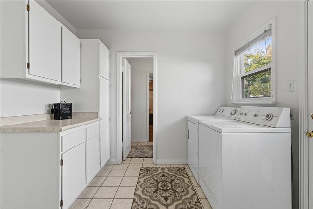 861 E Sycamore Avenue, Tulare, CA 93274