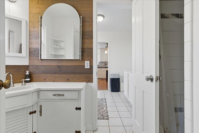 861 E Sycamore Avenue, Tulare, CA 93274