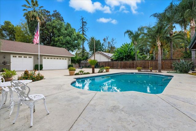 861 E Sycamore Avenue, Tulare, CA 93274