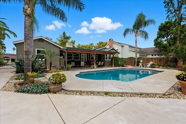 861 E Sycamore Avenue, Tulare, CA 93274