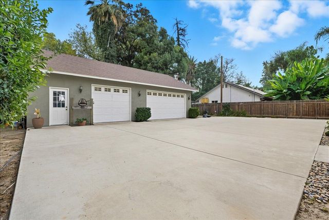 861 E Sycamore Avenue, Tulare, CA 93274