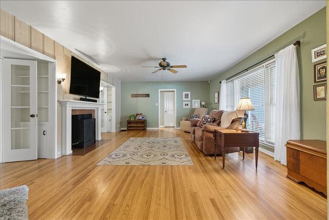 861 E Sycamore Avenue, Tulare, CA 93274