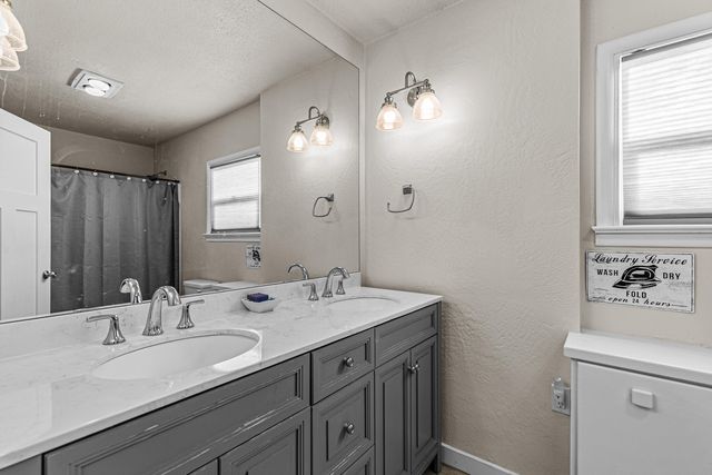 923 Jasper Street, Medford, OR 97501