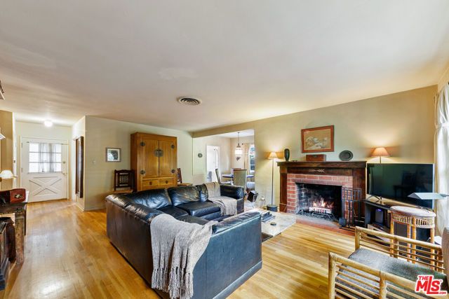 11672 Erwin Street, North Hollywood (los Angeles), CA 91606