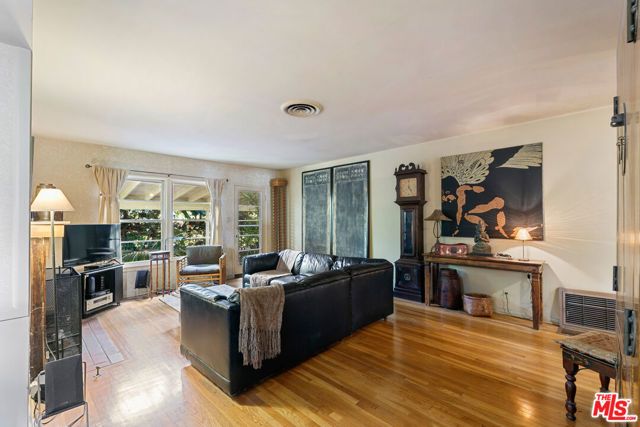 11672 Erwin Street, North Hollywood (los Angeles), CA 91606