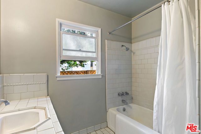 11672 Erwin Street, North Hollywood (los Angeles), CA 91606