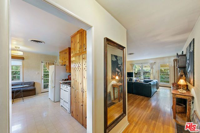 11672 Erwin Street, North Hollywood (los Angeles), CA 91606