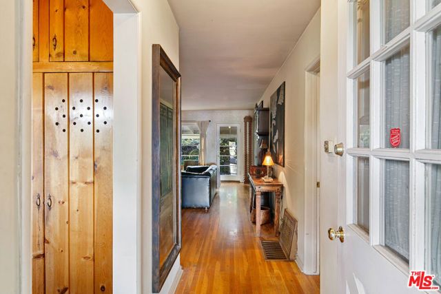 11672 Erwin Street, North Hollywood (los Angeles), CA 91606