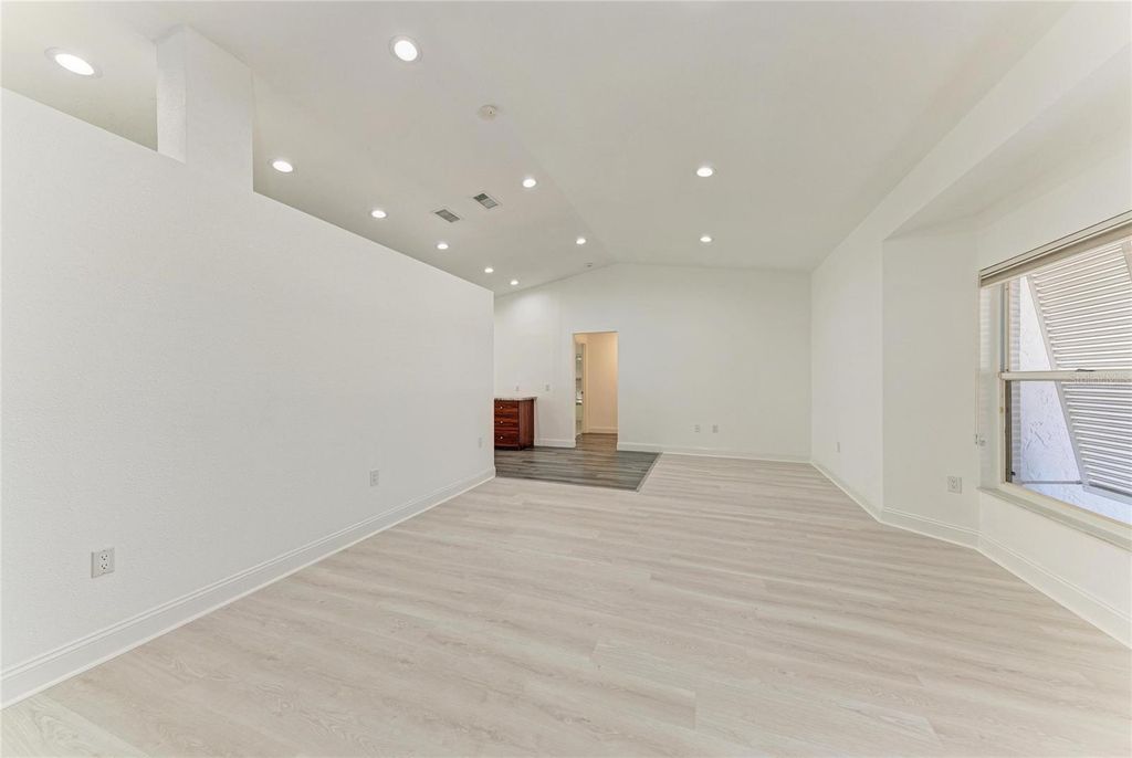 Image 11 of property listing at 6315 4TH AVENUE NW, Bradenton, FL 34209