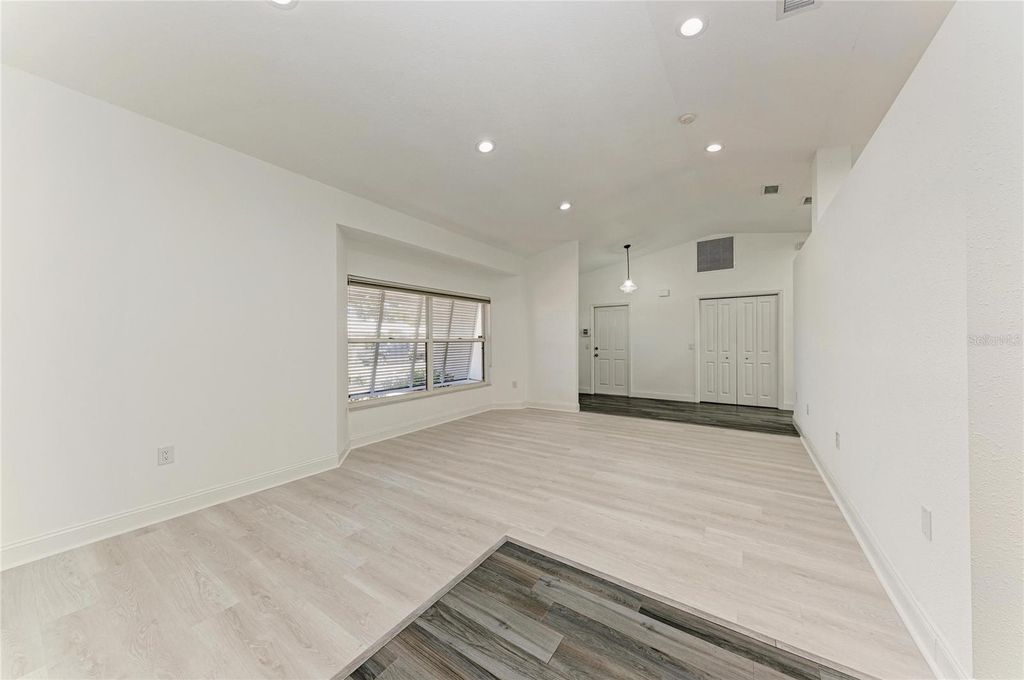 Image 12 of property listing at 6315 4TH AVENUE NW, Bradenton, FL 34209