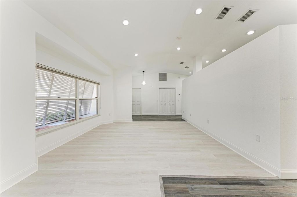 Image 14 of property listing at 6315 4TH AVENUE NW, Bradenton, FL 34209