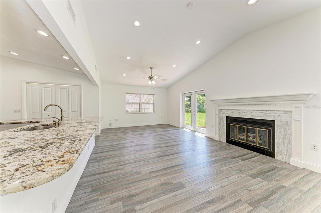 Image 17 of property listing at 6315 4TH AVENUE NW, Bradenton, FL 34209