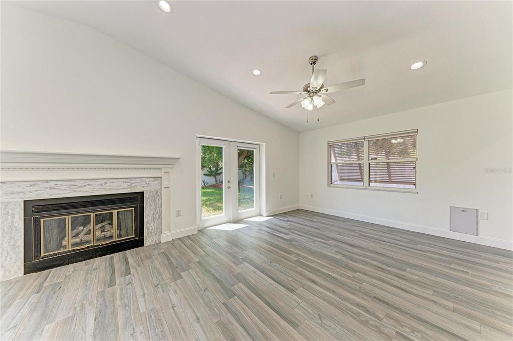 Image 20 of property listing at 6315 4TH AVENUE NW, Bradenton, FL 34209