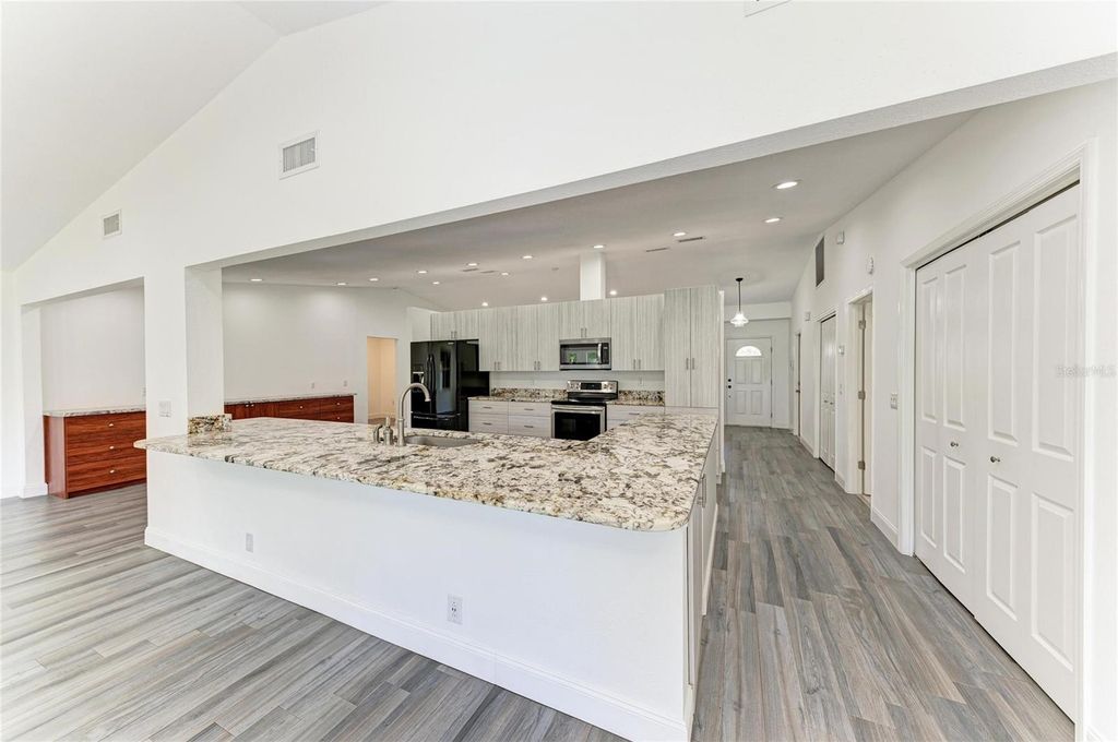 Image 24 of property listing at 6315 4TH AVENUE NW, Bradenton, FL 34209